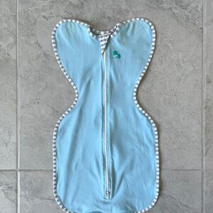 Love to Dream Original Swaddle SMALL Blue w Stripe Trim. 1-3M Excellent
